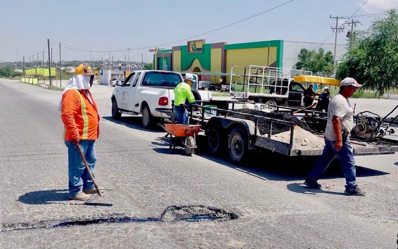 Refuerzan bacheo para mejora de vialidades en Castaños