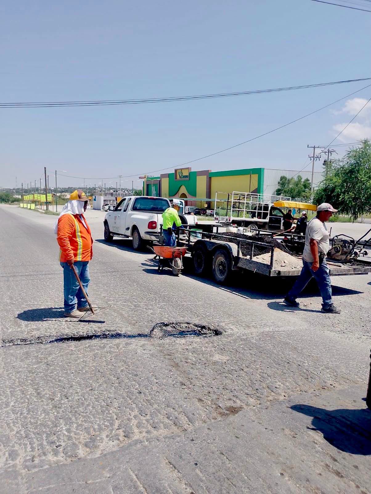 Refuerzan bacheo para mejora de vialidades en Castaños
