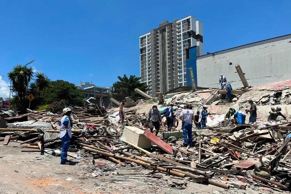 Azota sismo de 7.4 grados a Colombia; van 132 muertos