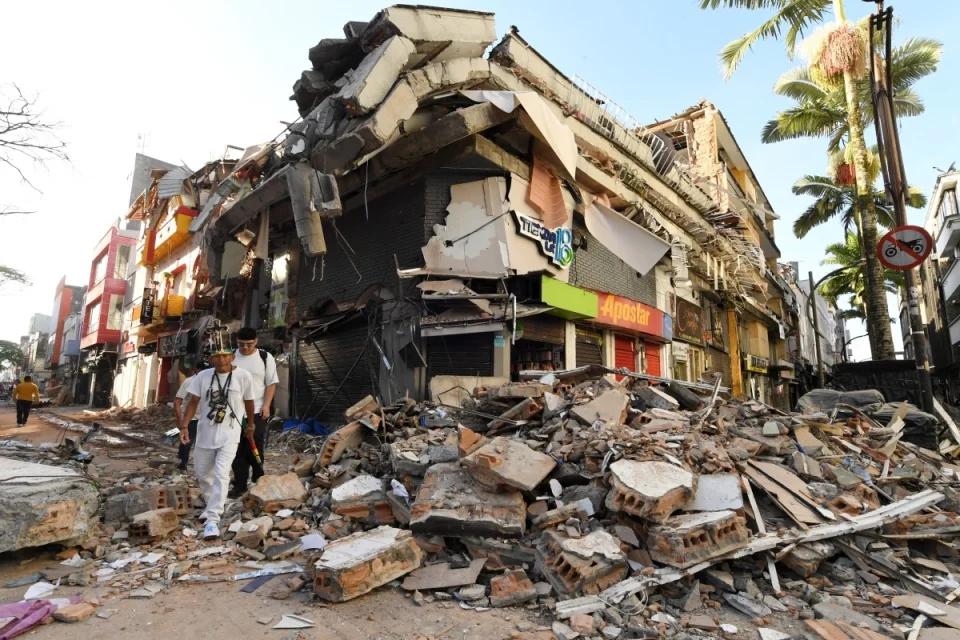 Quedan ciudades devastadas