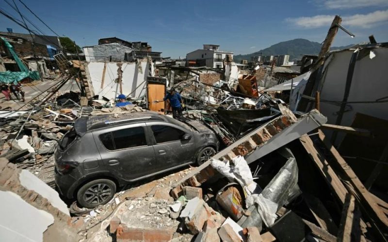 Crece cifra de muertos tras sismo en Colombia