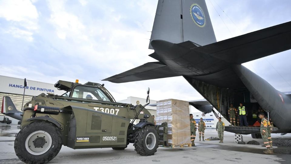 México envía a Colombia las primeras 19.5 toneladas de ayuda humanitaria, pero no manda rescatistas