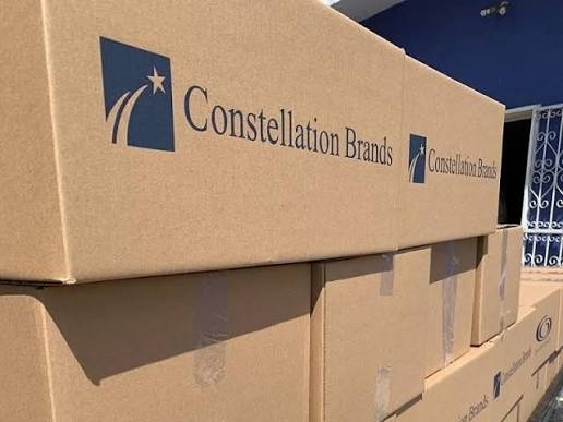 Detienen en aduana de PN al jefe jurídico de Constellation Brands