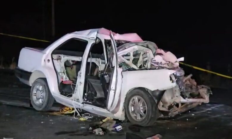 Mueren dos en choque frontal con tractocamión