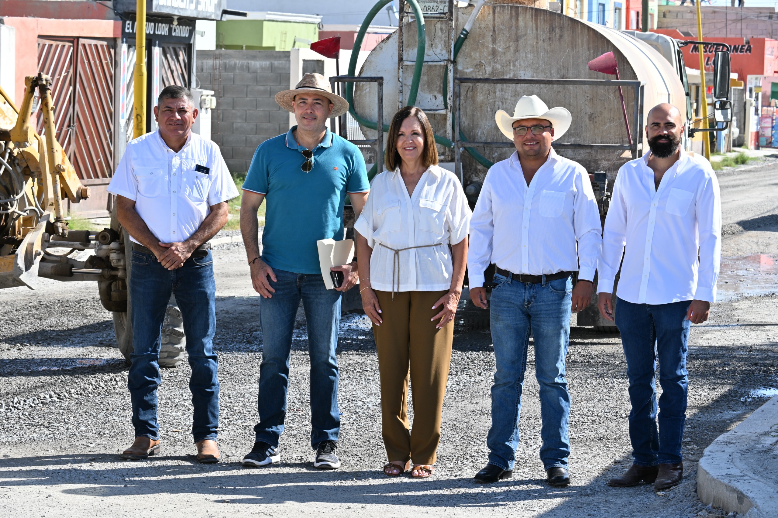 Supervisa Sari recarpeteo de Calle Caoba en Frontera