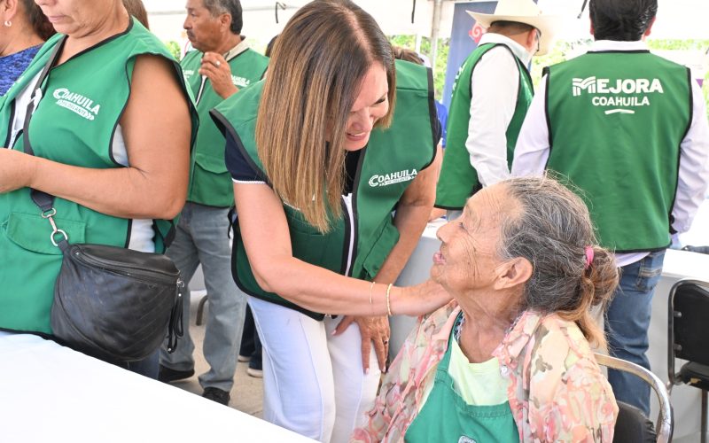 Benefician a familias de Frontera con Brigada de Salud Mejora