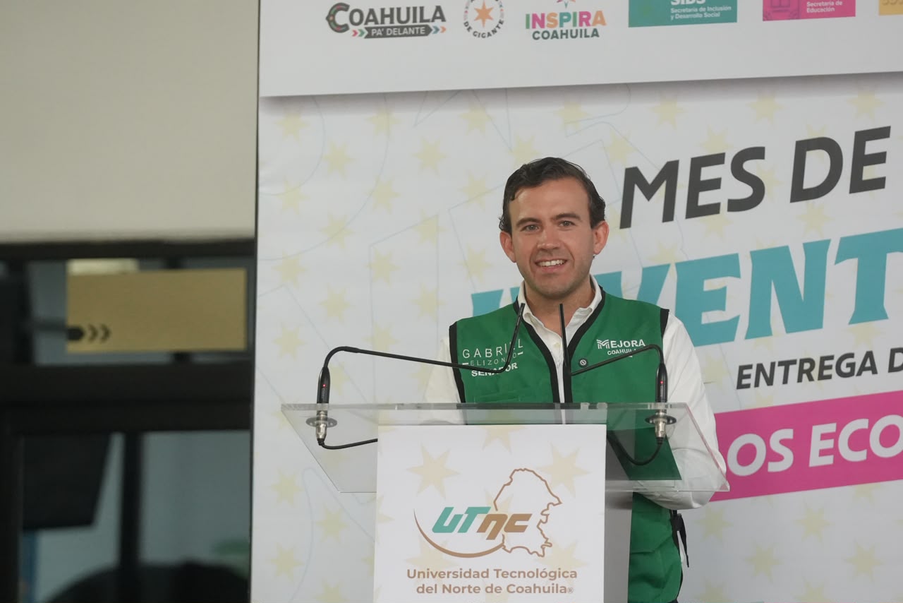 Entrega las becas de “Jóvenes Pa’ Delante”