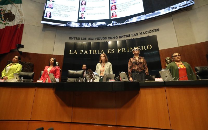 Guarda Comisión Permanente minuto de silencio por personas fallecidas en la Franja de Gaza, y a favor de la paz y en contra de la guerra