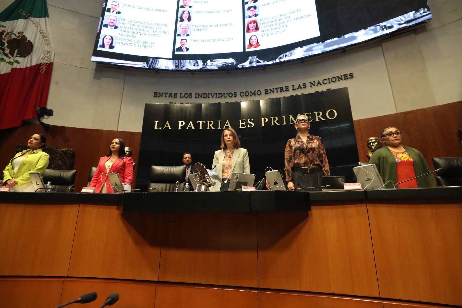 Guarda Comisión Permanente minuto de silencio por personas fallecidas en la Franja de Gaza, y a favor de la paz y en contra de la guerra