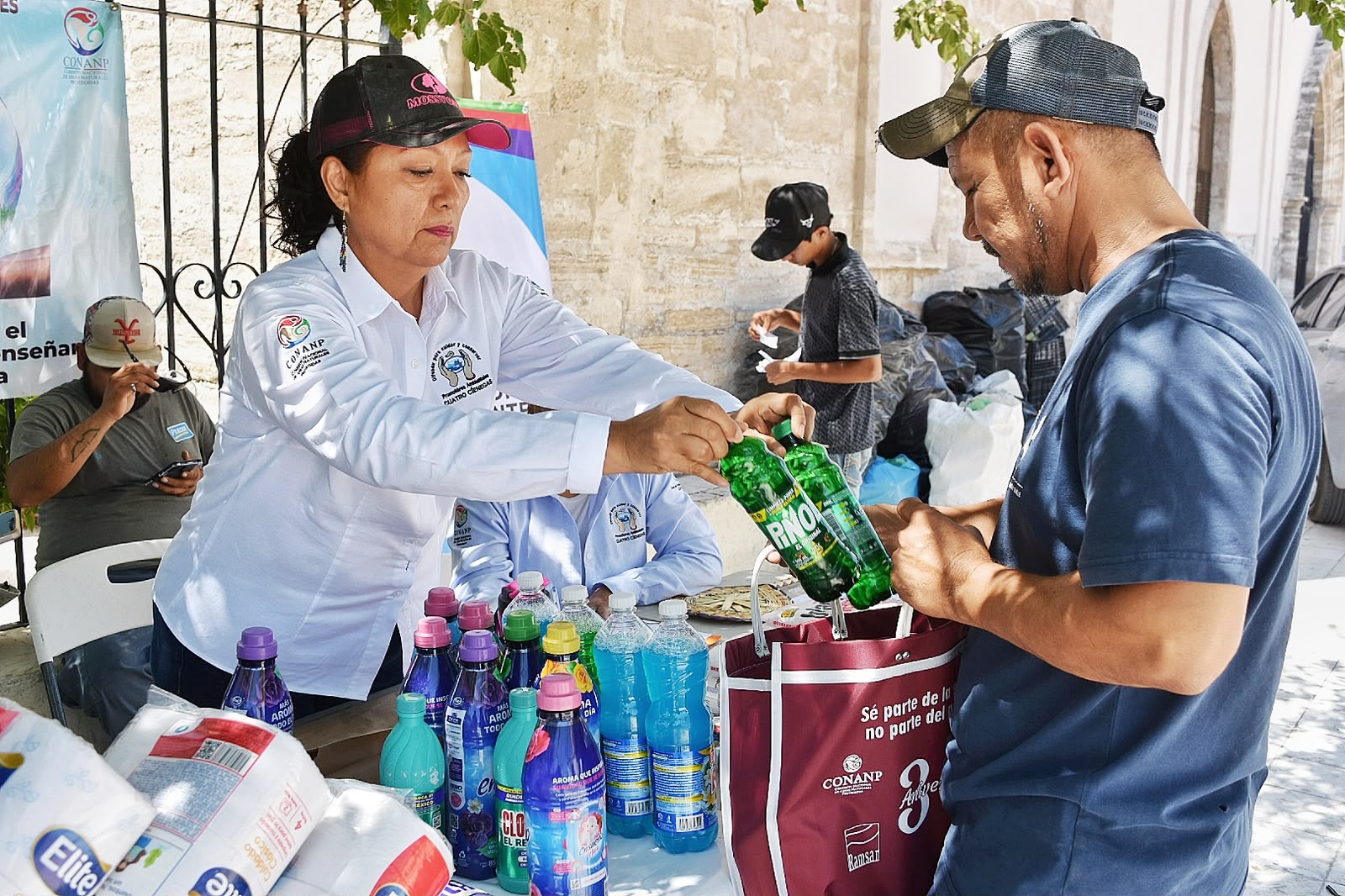 IMPULSA VÍCTOR LEIJA EL RECICLAJE Y LA ECONOMÍA FAMILIAR CON “MERCADITO DE TRUEQUE”