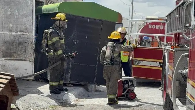 Atenta contra su vida incendiando su casa