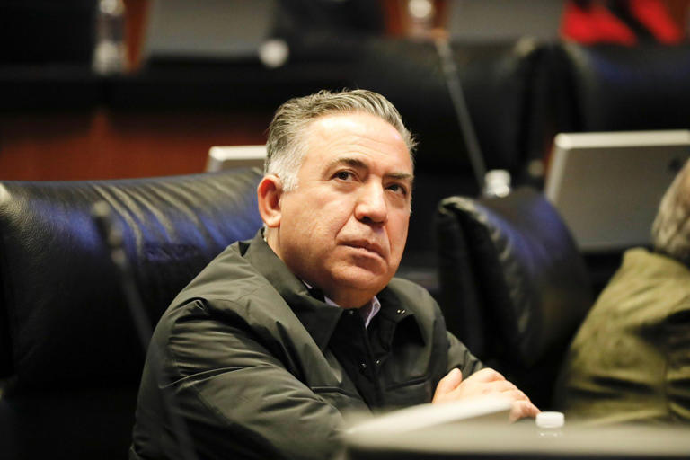 Deja Inzunza bancada de Morena; pero ejercerá como independiente