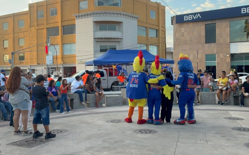 Acereros arman fiesta en la plaza principal