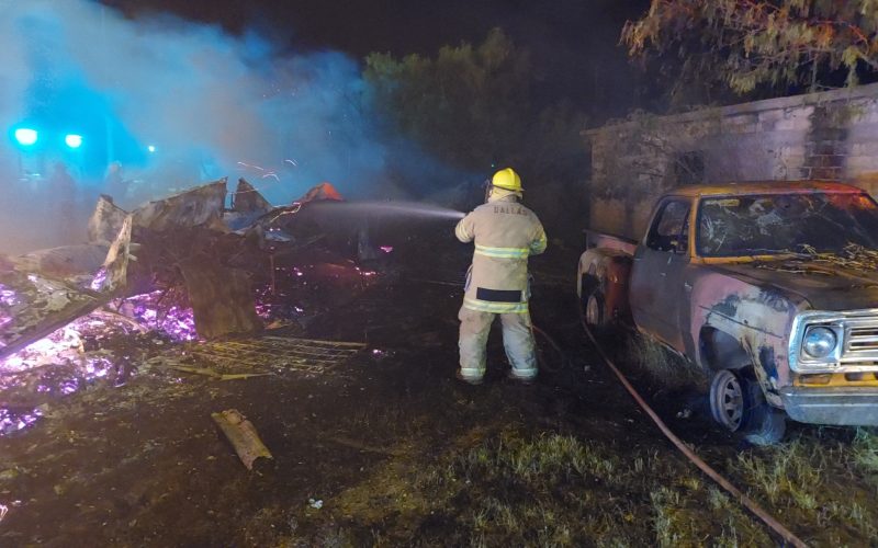 Provocan incendio de tráiler-bodega