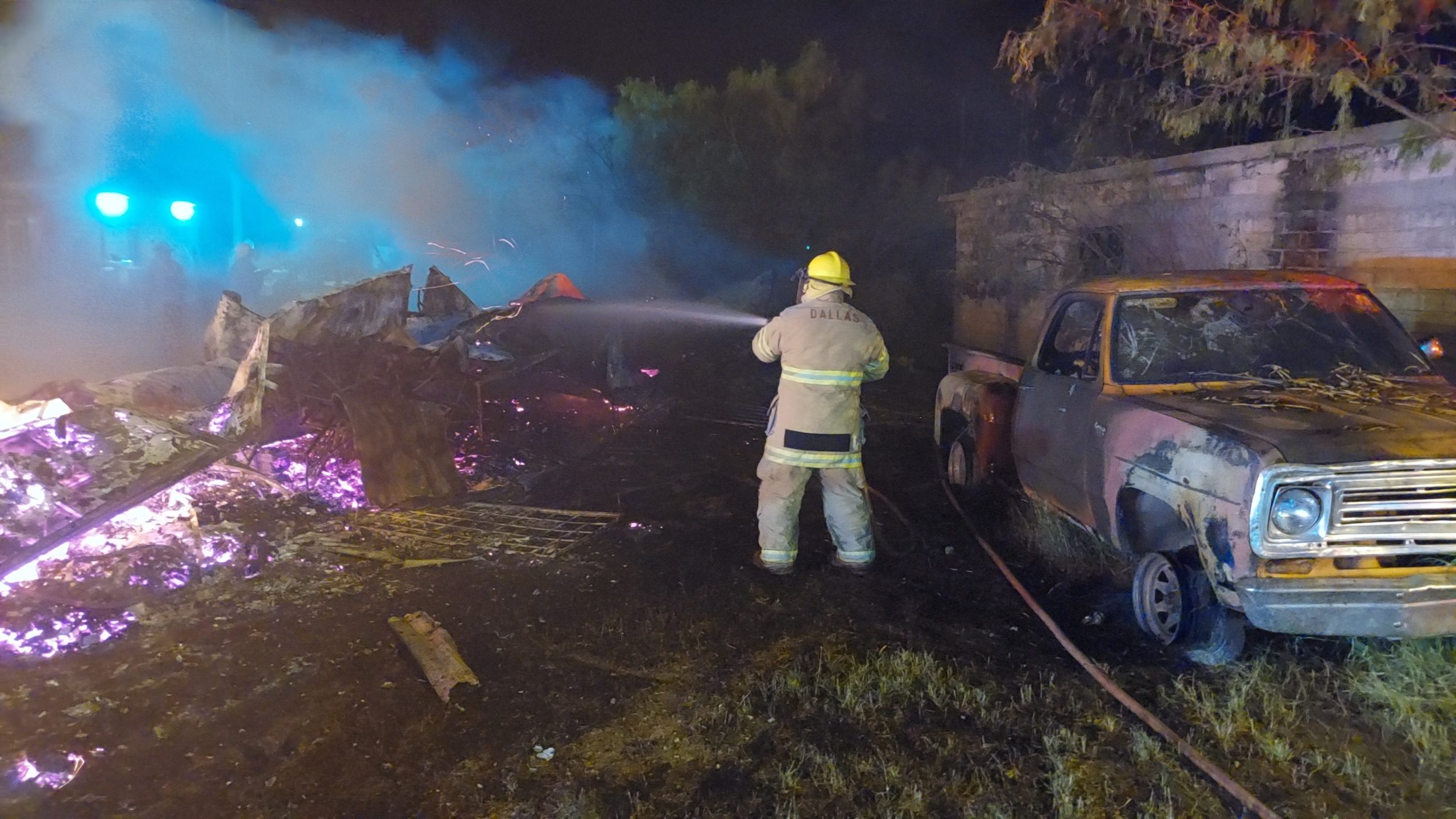Provocan incendio de tráiler-bodega