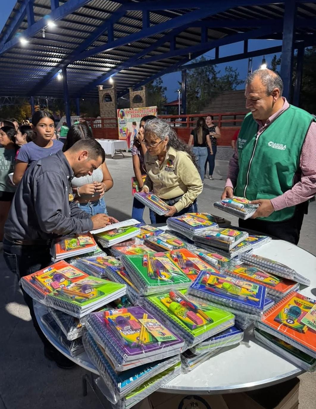 Entregarán paquetes escolares en la RC