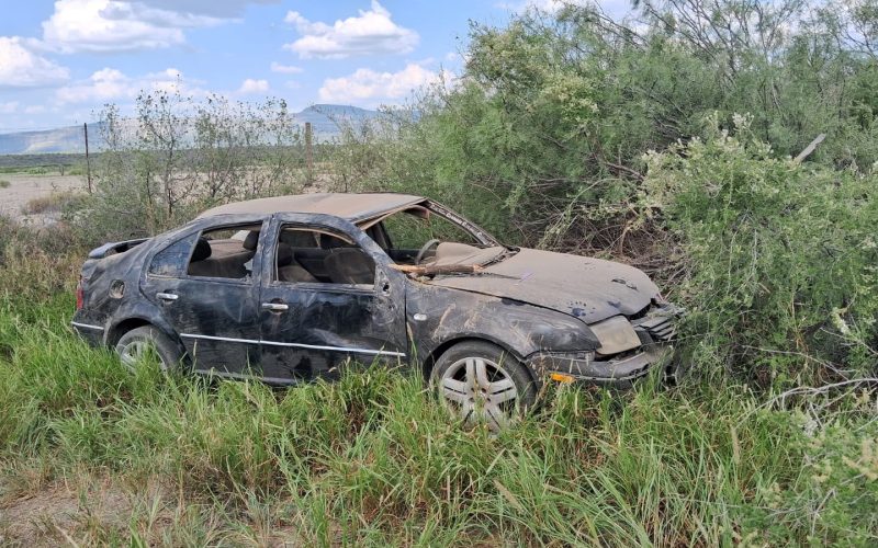 Vuelca familia en carretera 5 heridos, una de gravedad