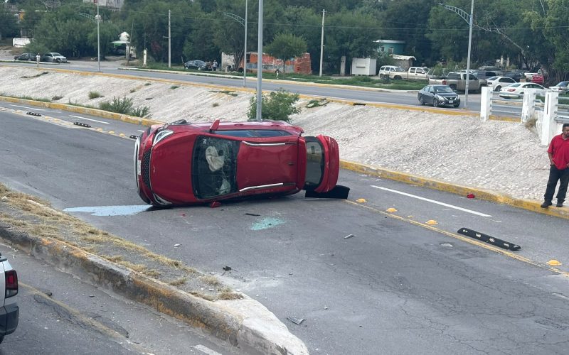 “Gallinazo” vuelca a vehículo 2026 