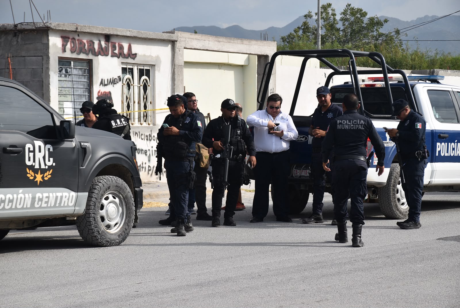 Arrastra a un perro; ya se encuentra detenido