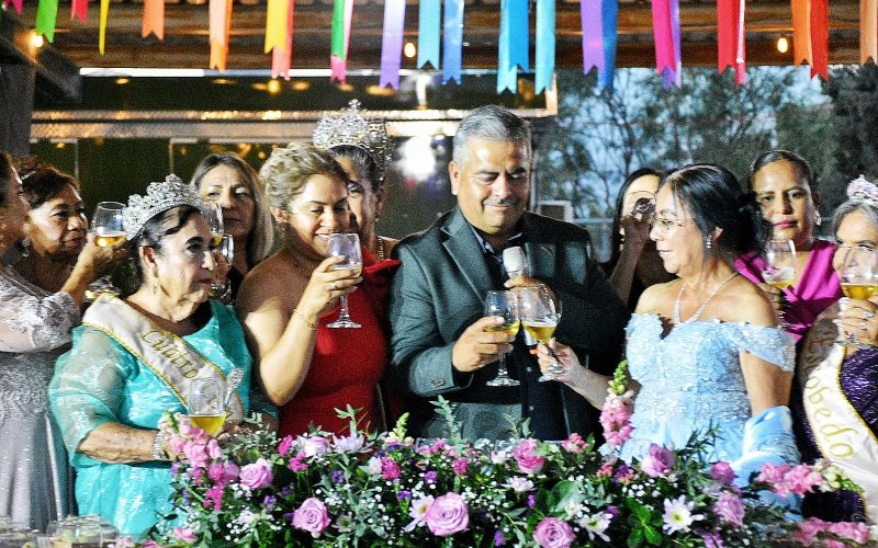 MÁGICA CORONACIÓN DE MARÍA DE JESÚS I, REINA DEL ADULTO MAYOR EN CUATRO CIÉNEGAS