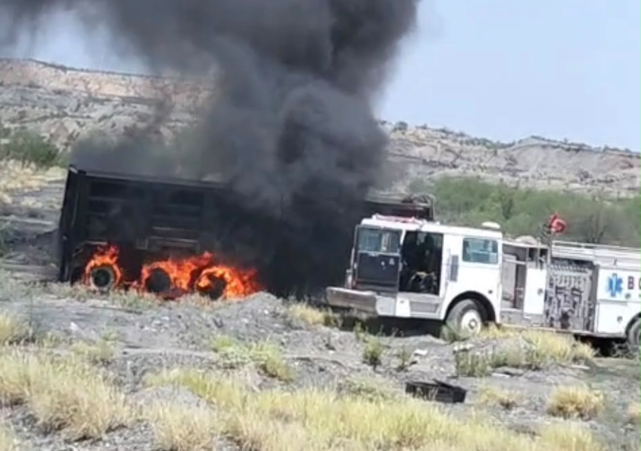 ARDE TRACTOCAMIÓN EN PATIO CARBONERO
