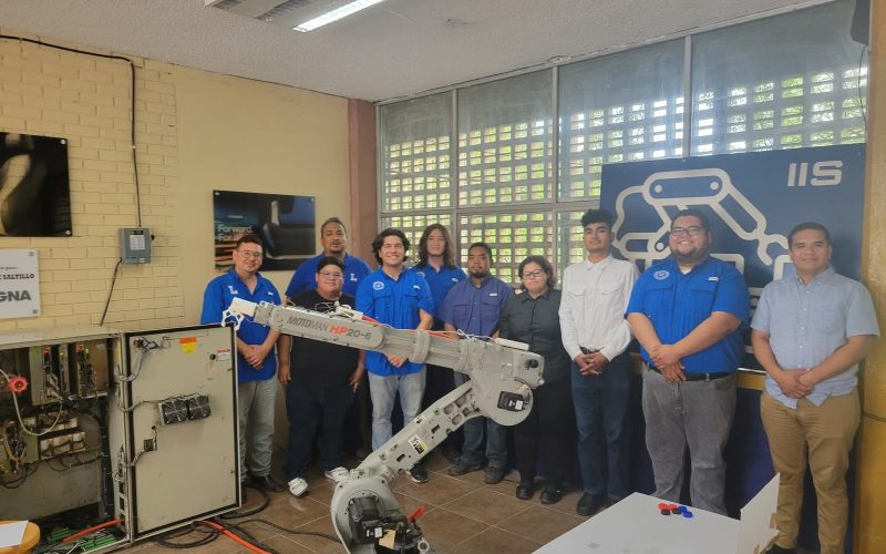 Donan moderno equipo industrial a la ESI de NR