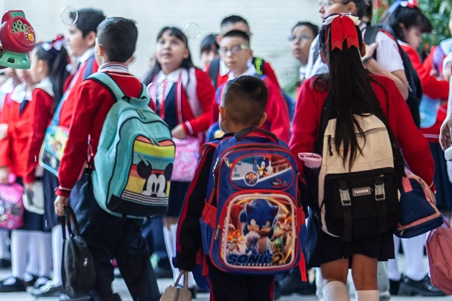 Regresan a clases 30 mil alumnos