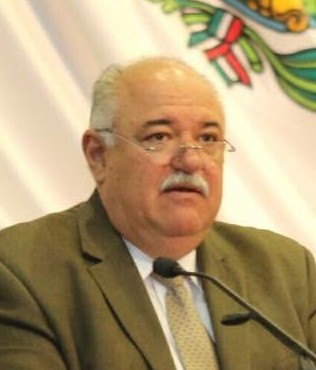 Gracias, por tanto, querido Lalo Macías