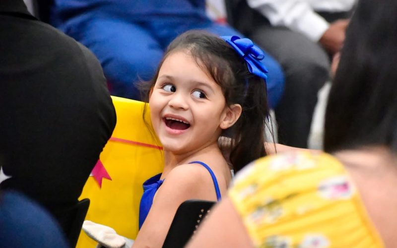 Suma Villarreal esfuerzos por salud auditiva infantil