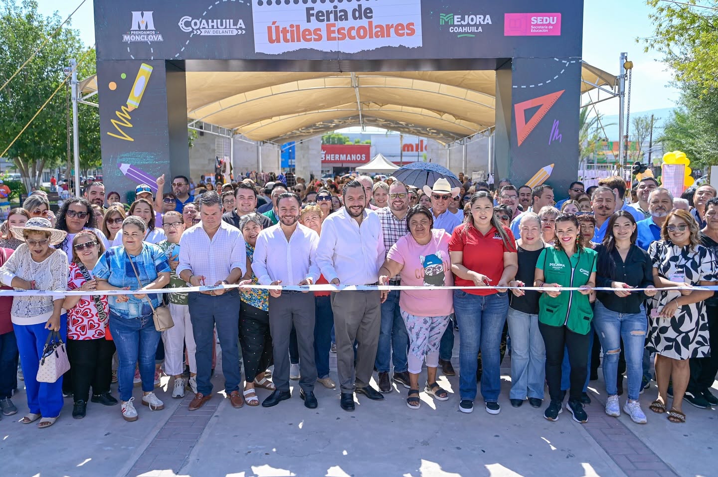 Impulsa Carlos ahorro con Feria de Útiles Escolares