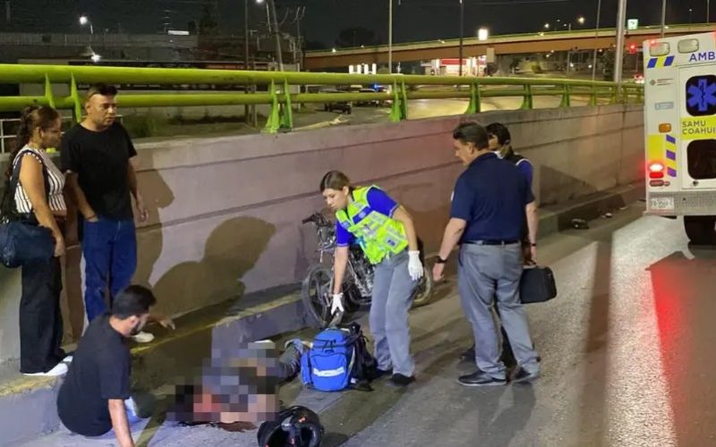 Derrapa en moto; se lesiona de gravedad