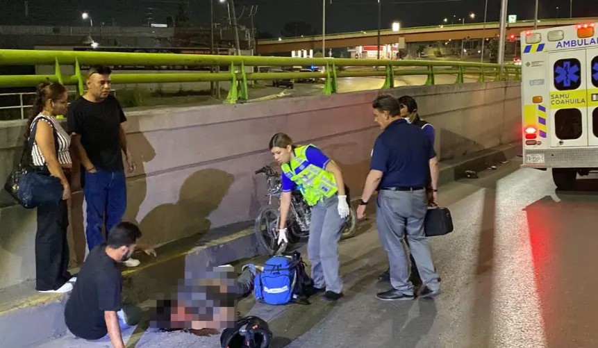 Derrapa en moto; se lesiona de gravedad