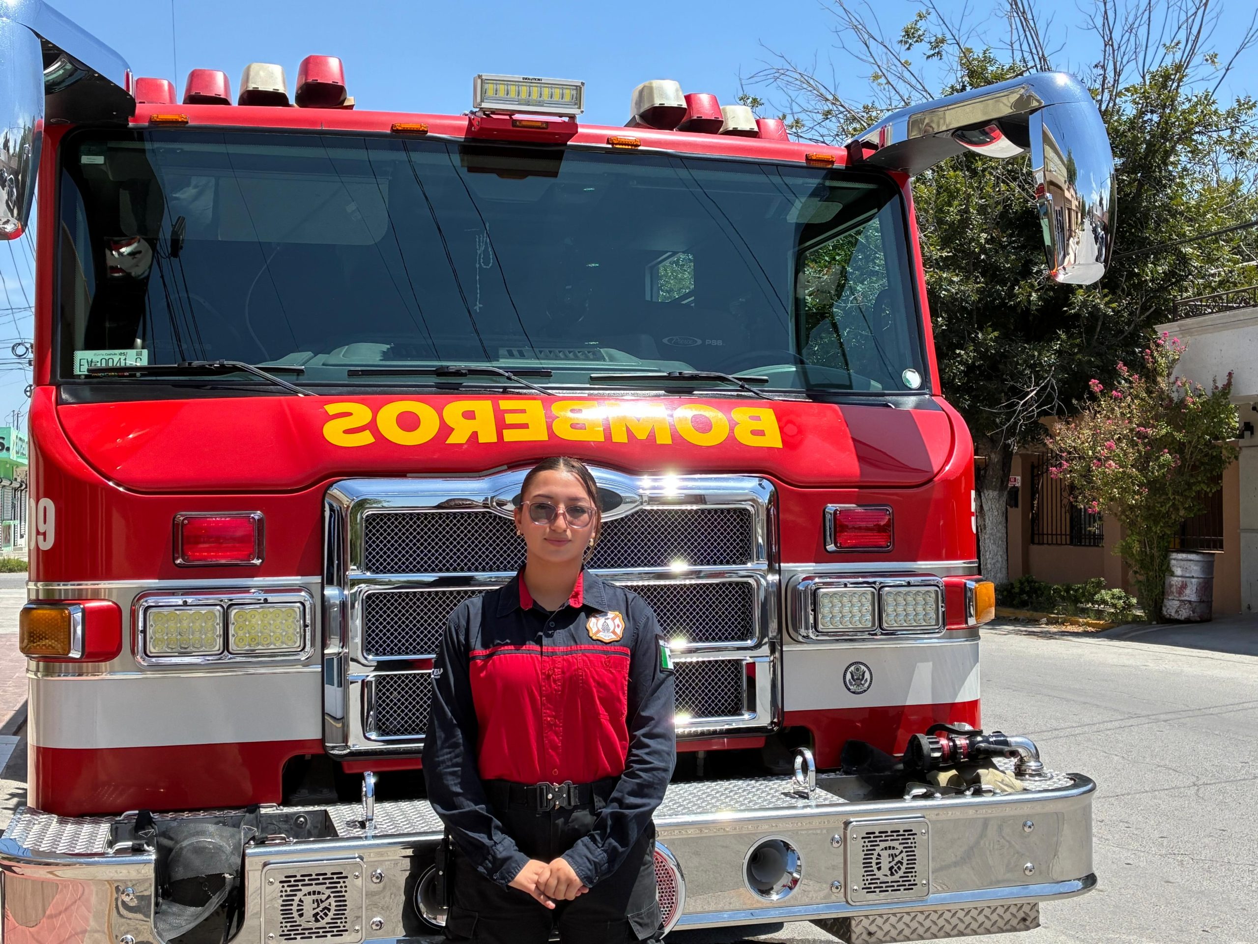 Celina Daniela, única mujer en Bomberos de Frontera