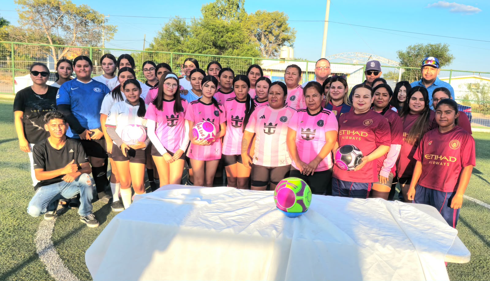 Inauguran liga de fútbol 7 femenil
