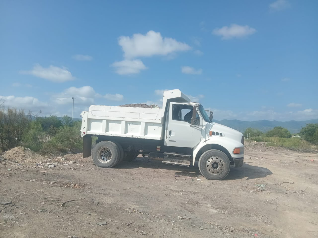 Elimina Múzquiz basurero clandestino en Azucenas