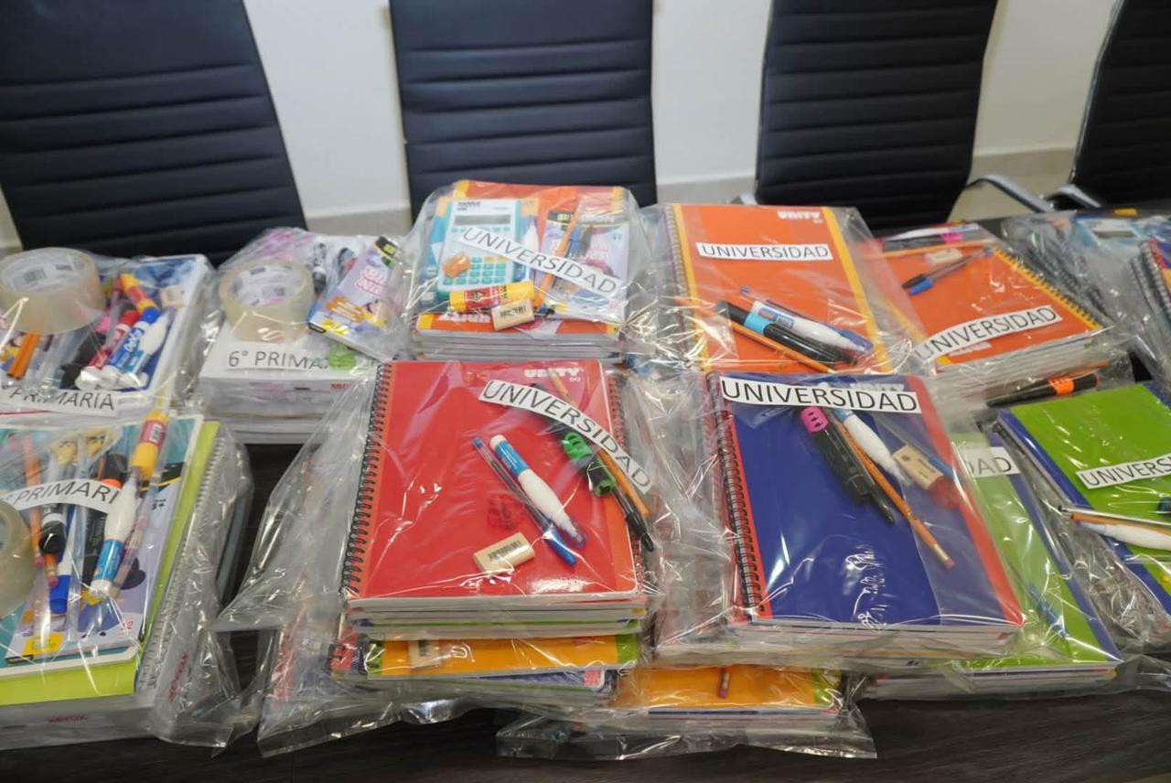 Entrega Múzquiz útiles a trabajadores municipales