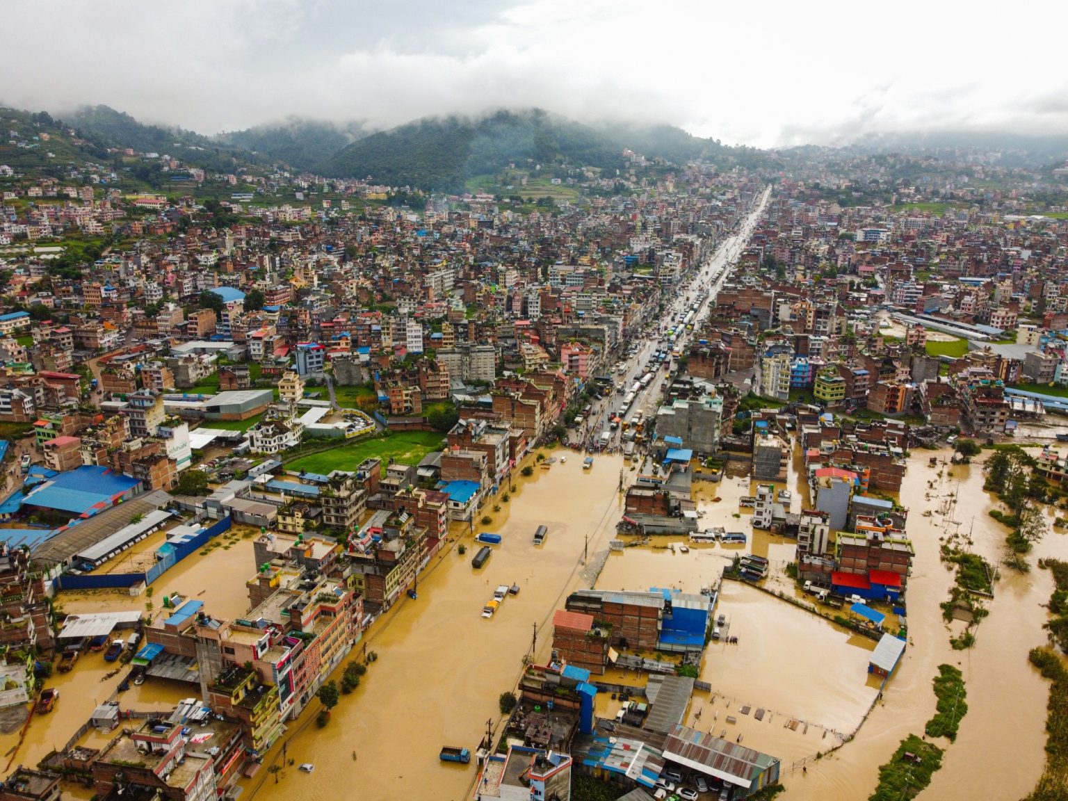 Matan deslaves a 157 en Nepal