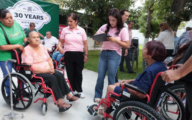 Suman esfuerzos para la entrega de sillas de ruedas