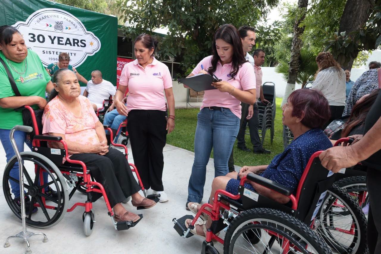 Suman esfuerzos para la entrega de sillas de ruedas