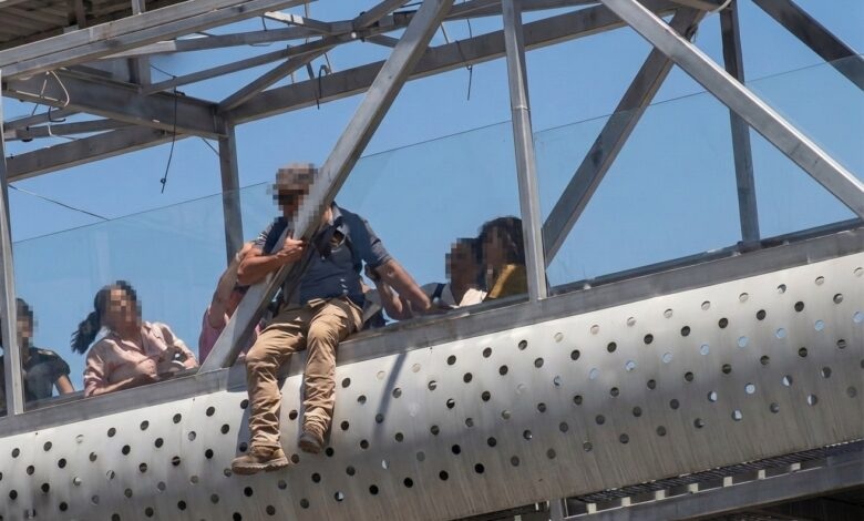 Salvan mujeres a hombre en crisis