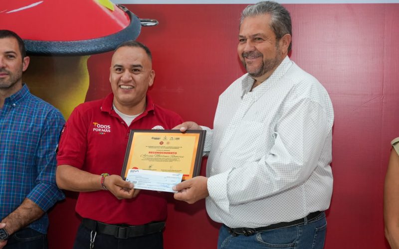 Fortalecen cuerpo de bomberos; va Ramos por una nueva estación