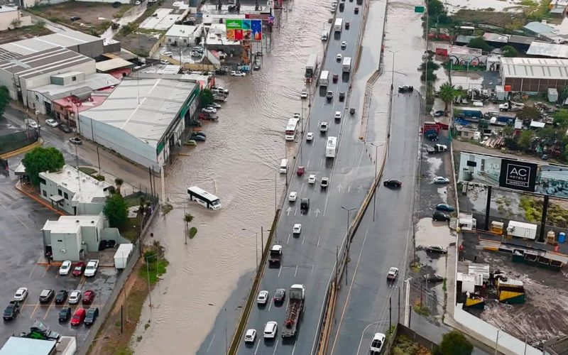 Sorprende tromba a Ramos con inundaciones y caos vial