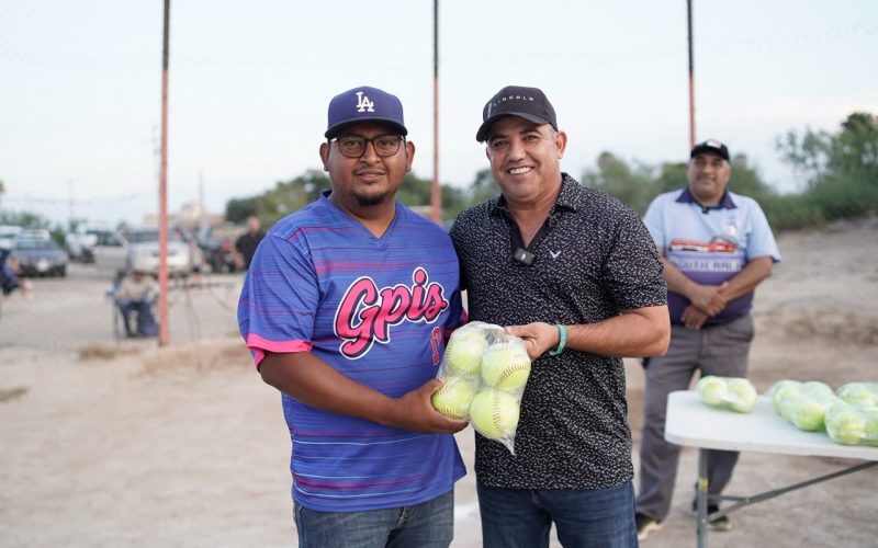Inauguran temporada de softbol en Sabinas