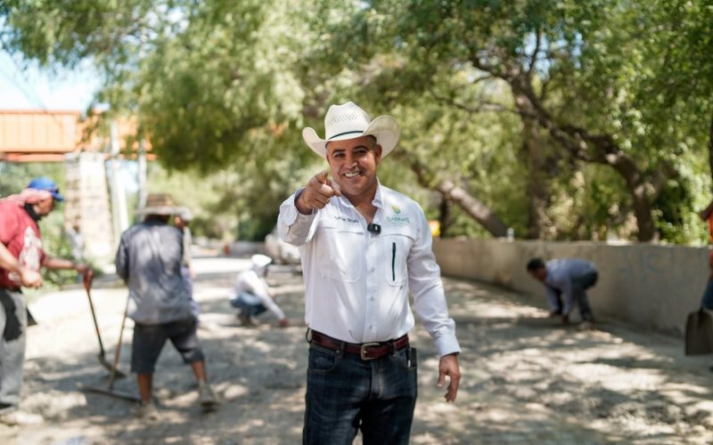 Supervisa Chano Díaz colado con concreto