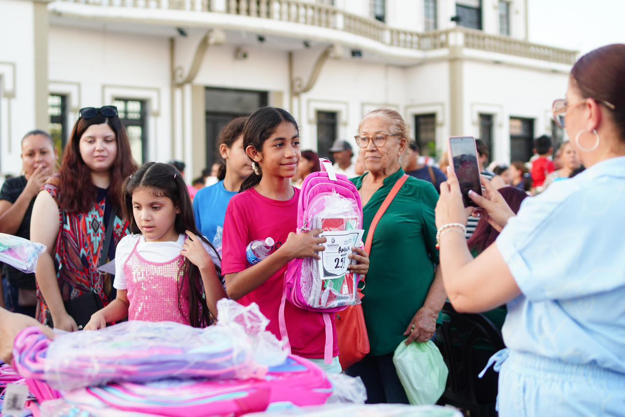 Realizan festival del regreso a clases