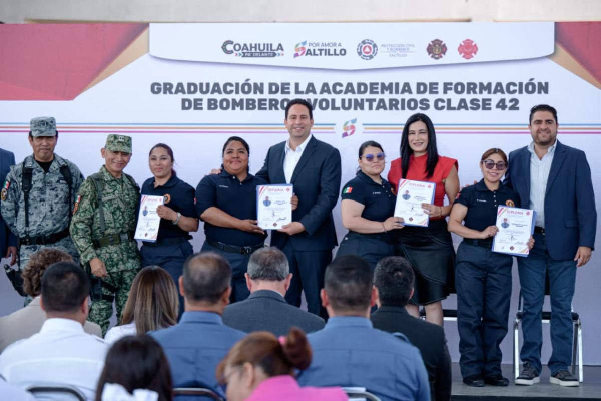 Se gradúan bomberos voluntarios Clase 42