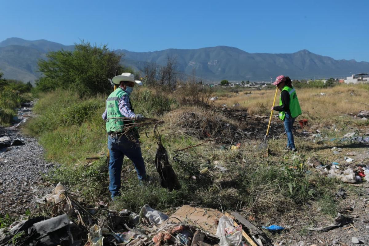 Continúa la limpieza de arroyos en la Mira sierra