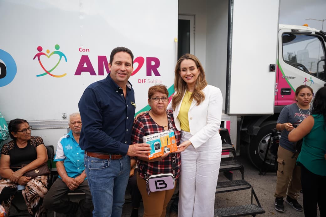 Acerca Javier Díaz servicios de salud con Amor en Movimiento