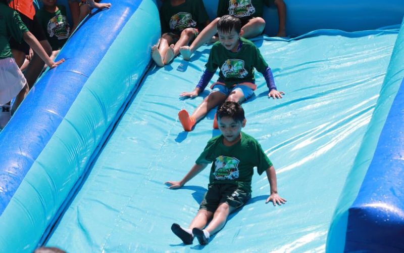 Disfrutan cientos de niños los Cursos de Verano 2026