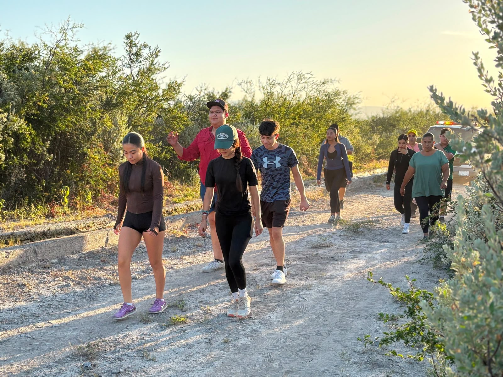 Realizan senderismo en San Buenaventura